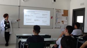 Científicas de la AECC con los alumnos de 1º de Bachillerato