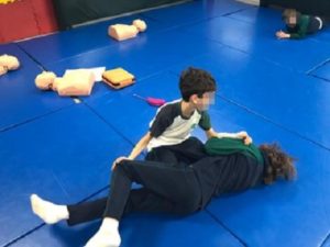 Taller de primeros auxilios en 4º de Primaria
