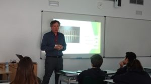 Padres de alumnos explican su formación y trayectoria profesional a los alumnos de 1º de Bachillerato
