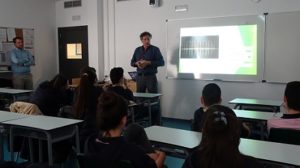 Padres de alumnos explican su formación y trayectoria profesional a los alumnos de 1º de Bachillerato