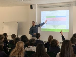 Reunión informativa de paso de curso para los alumnos de 2º y 3º de ESO