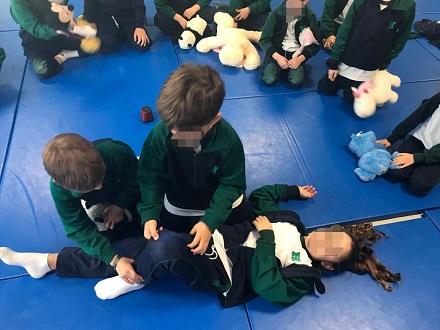Taller de primeros auxilios en 2º de Primaria