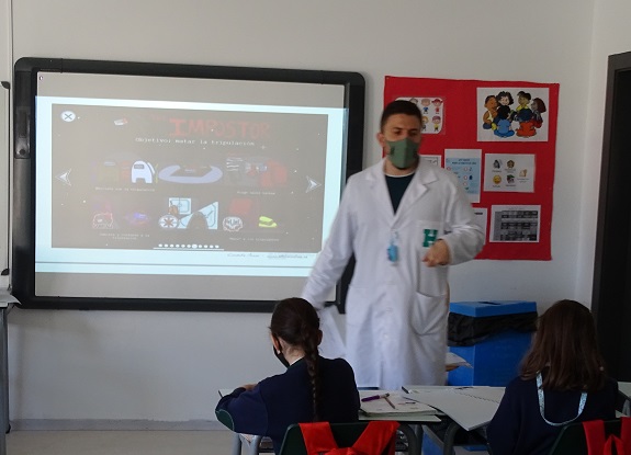 Jugando a Among us en matemáticas
