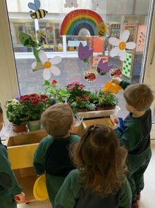 Cuidando sus plantas en Nursery 2