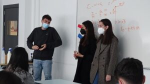 aNTIGUOS ALUMNOS VISITAN 2º DE bACHILLERATO