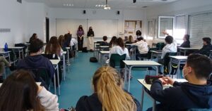 aNTIGUOS ALUMNOS VISITAN 2º DE bACHILLERATO